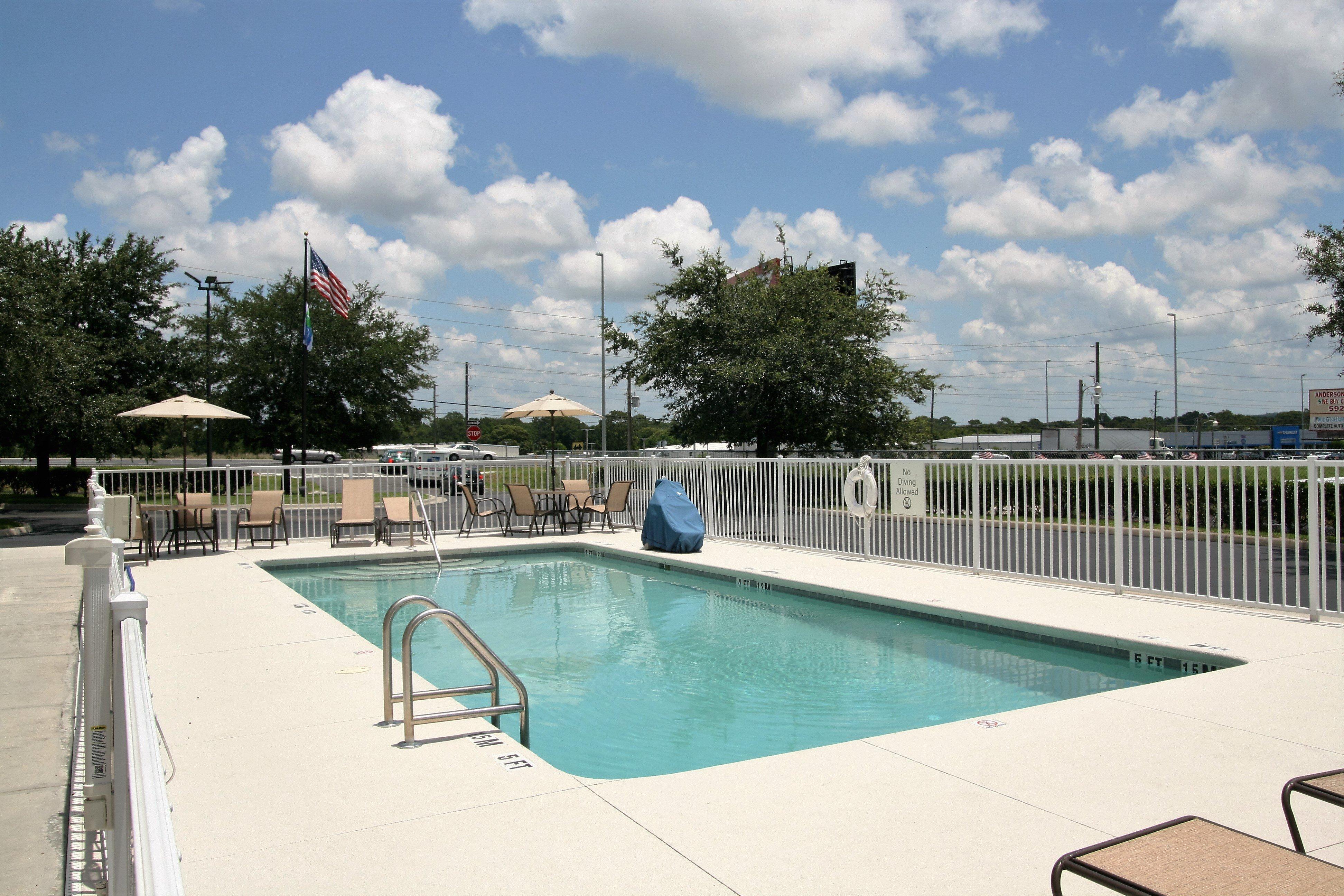 Holiday Inn Express Hotel & Suites Brooksville West, An Ihg Hotel Extérieur photo