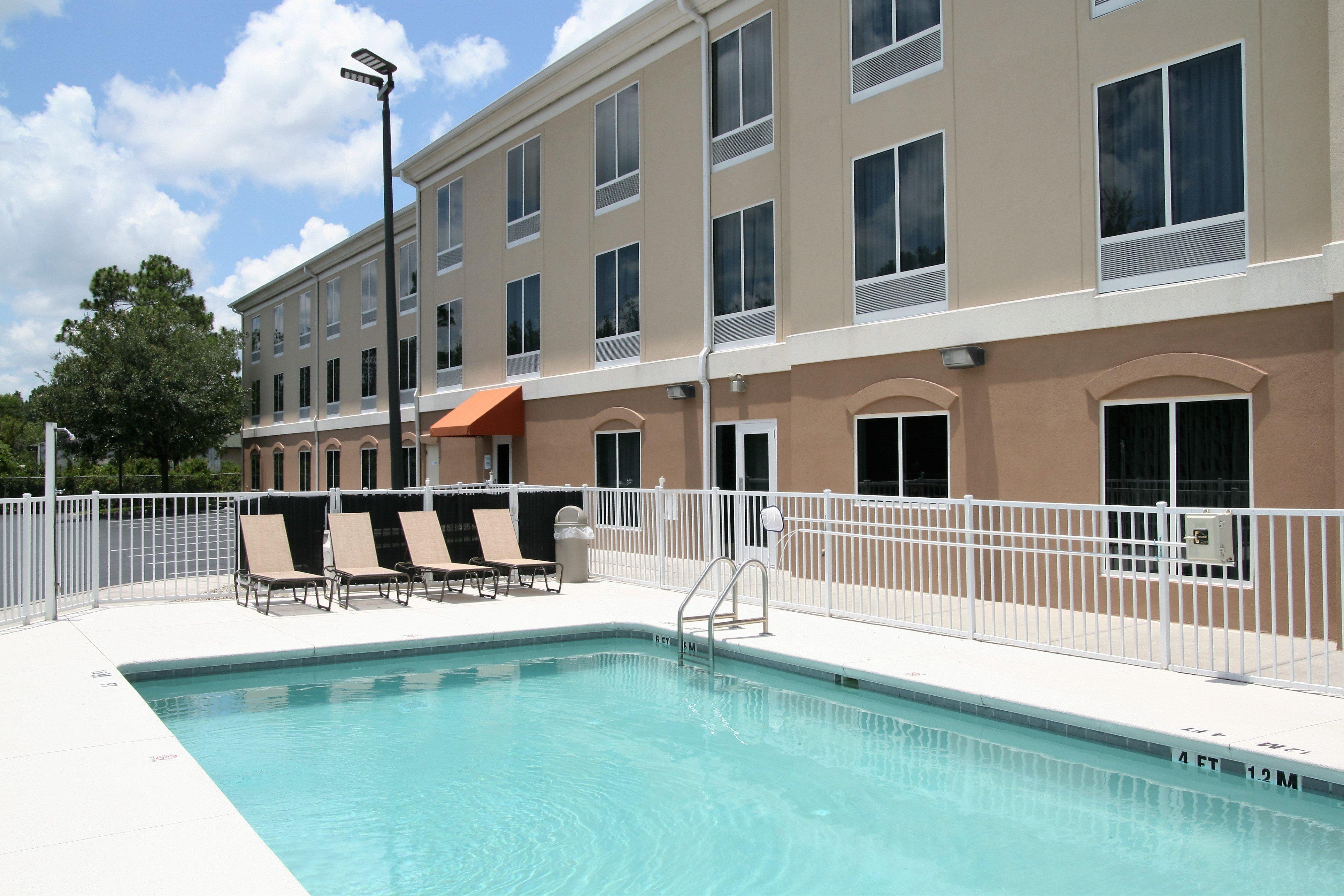 Holiday Inn Express Hotel & Suites Brooksville West, An Ihg Hotel Extérieur photo