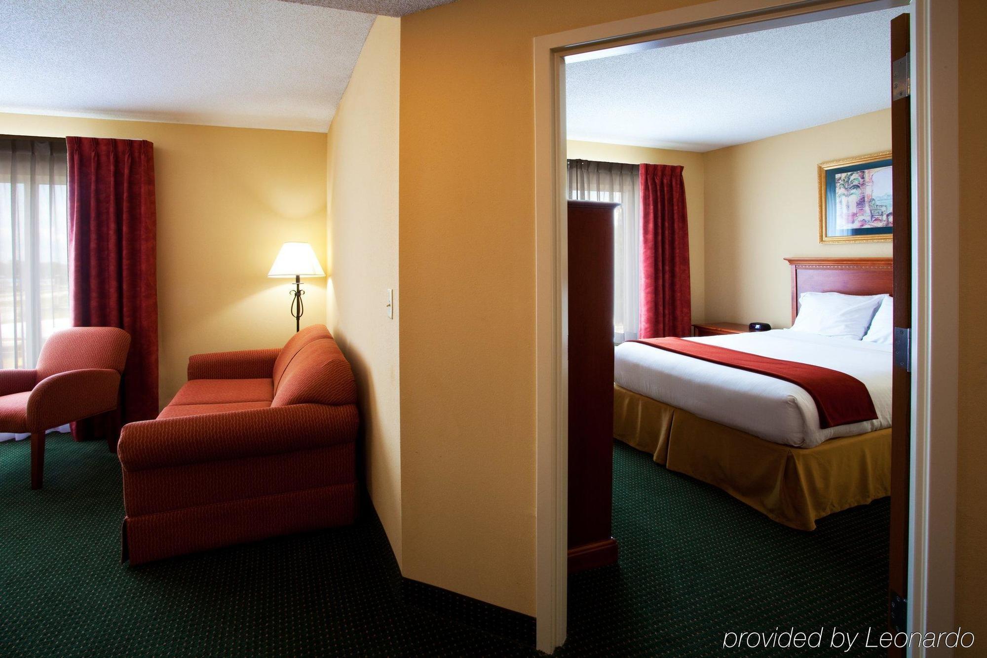 Holiday Inn Express Hotel & Suites Brooksville West, An Ihg Hotel Chambre photo
