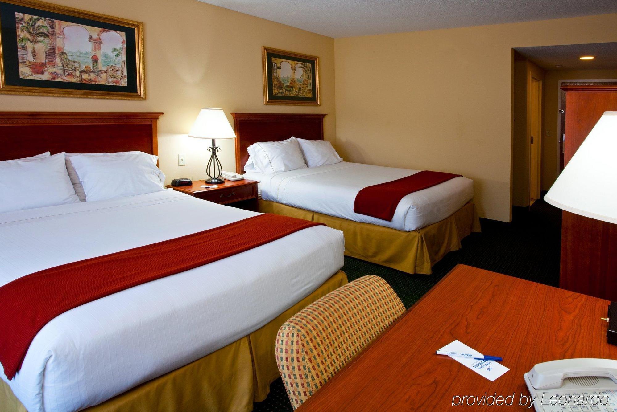 Holiday Inn Express Hotel & Suites Brooksville West, An Ihg Hotel Chambre photo
