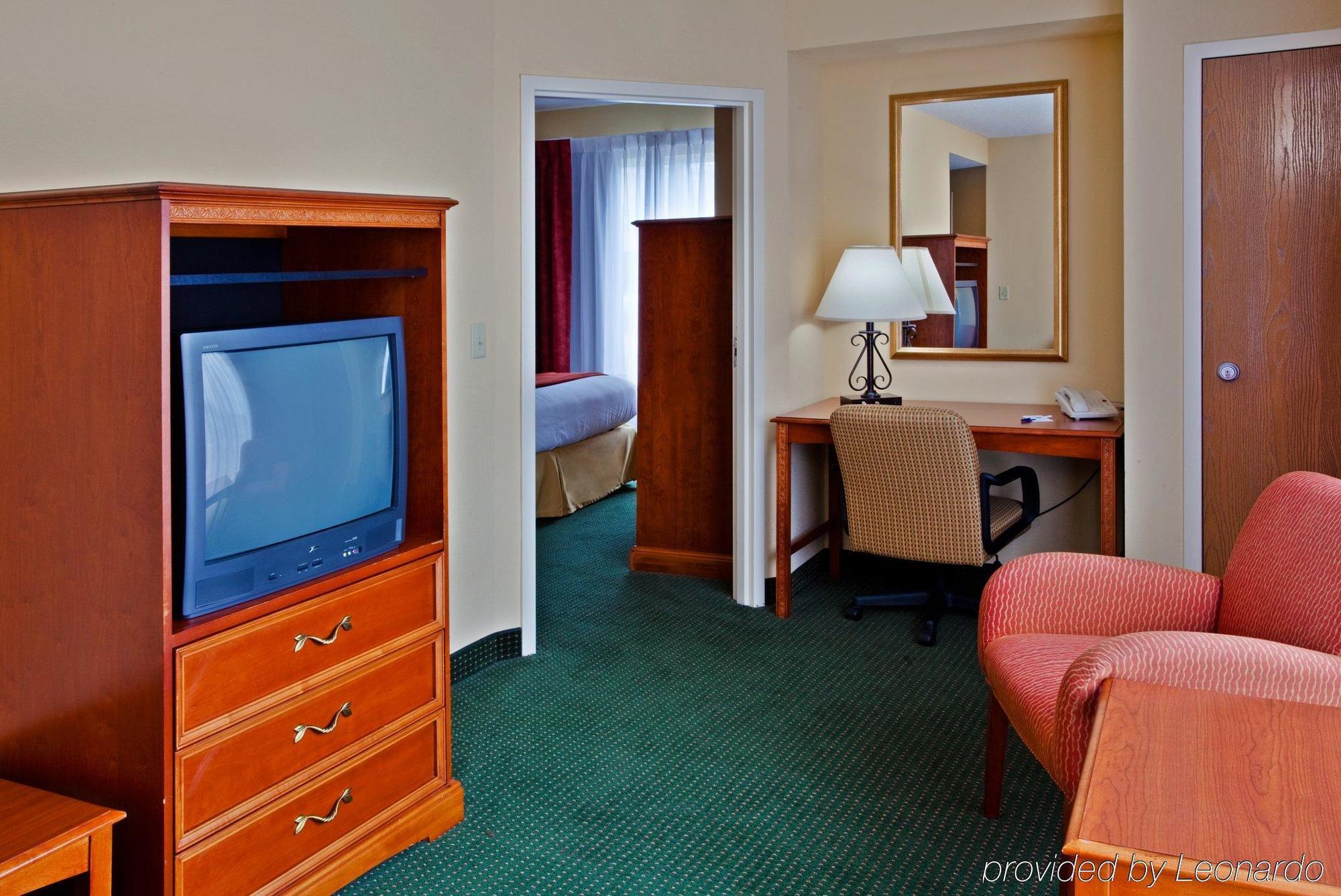 Holiday Inn Express Hotel & Suites Brooksville West, An Ihg Hotel Chambre photo