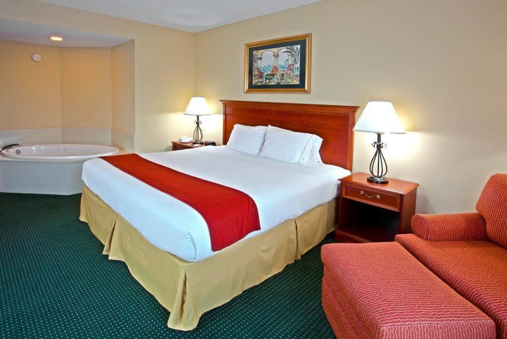 Holiday Inn Express Hotel & Suites Brooksville West, An Ihg Hotel Chambre photo