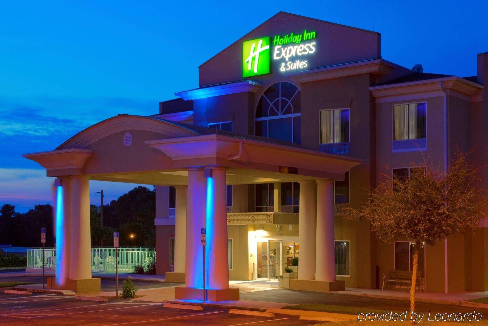 Holiday Inn Express Hotel & Suites Brooksville West, An Ihg Hotel Extérieur photo